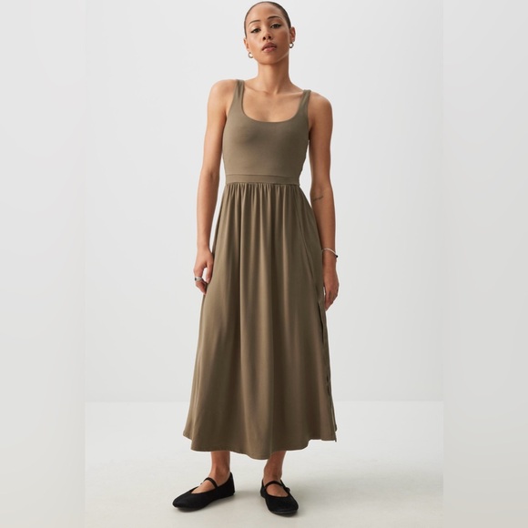 Women’s Ardene Dark Green Super Soft Midi Dress with Slit size small - Picture 1 of 9